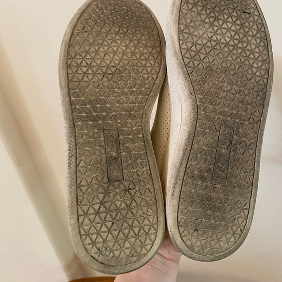 STEVE MADDEN DODGER CREAM IVORY PERFORATED FASHION SNEAKERS SIZE 8.5 - Picture 6 of 7